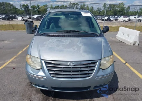 2005 Chrysler Town & Country Touring z USA, uszkodzony, nr VIN 2C8GP54L75R373303